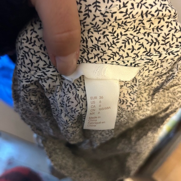 H&M Ditsy Floral Cinched Mini Skirt - Picture 3 of 5